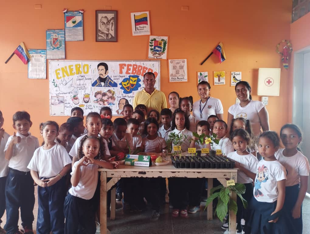 Fundación CIEPE incentiva el proyecto manos a la Siembra a través del Semillero Científico