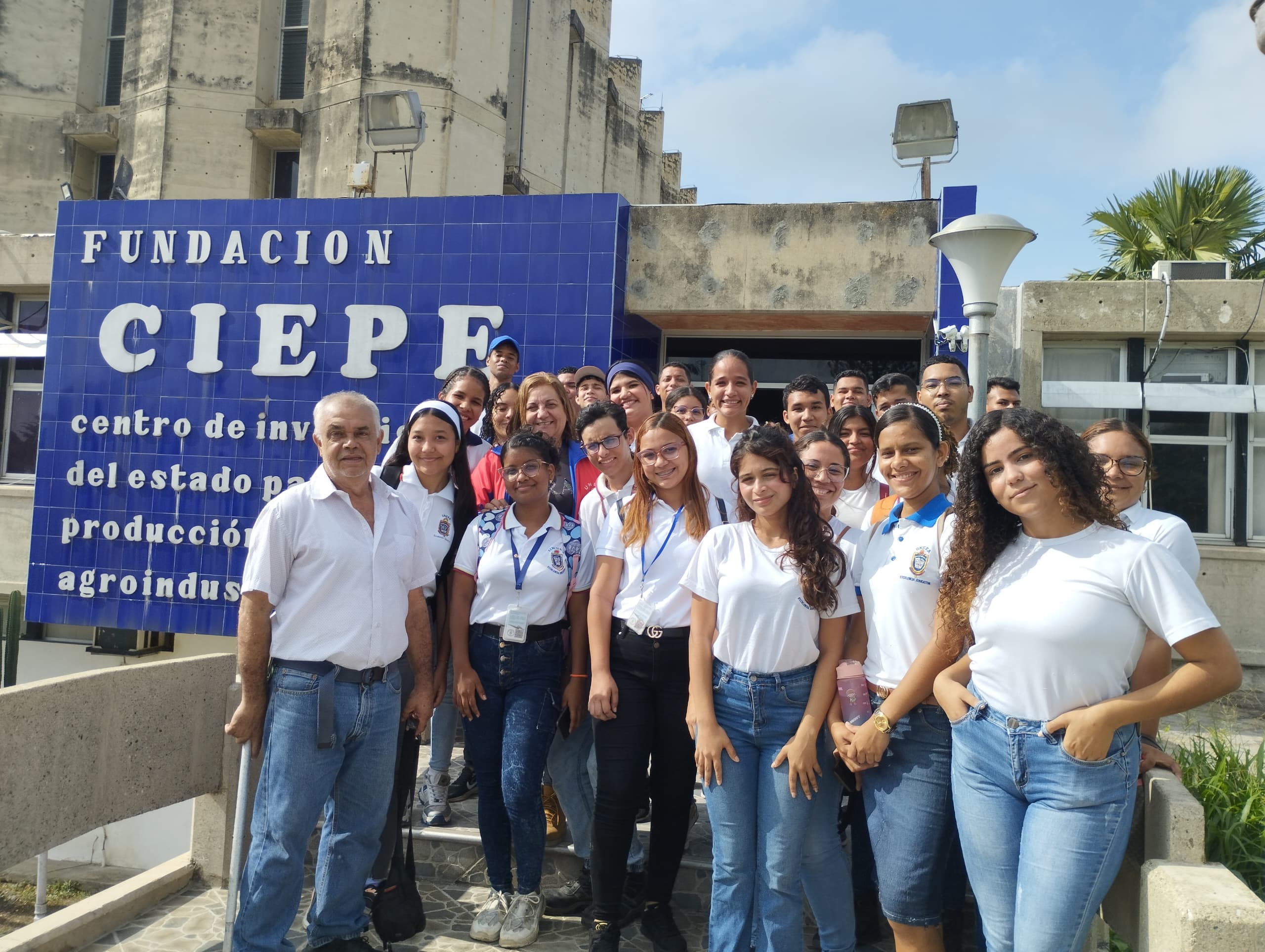 La Fundación CIEPE recibe a estudiantes de la UNEFA en la Coordinación Técnica de Procesos Agroindustriales (Planta Piloto)