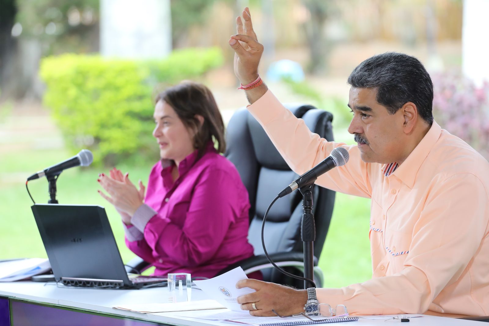 Presidente Maduro aprobó becas para la formación de científicos y científicas del país