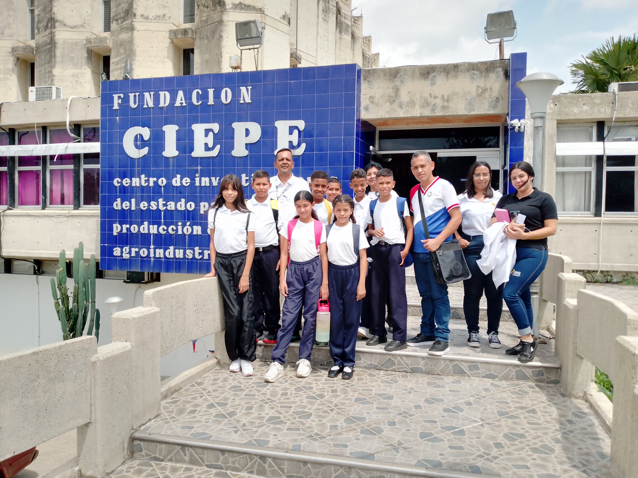 Niños y Niñas del C.E. Santa María son recibidos en la División de Productos de Origen Animal con el Programa Semilleros Científicos