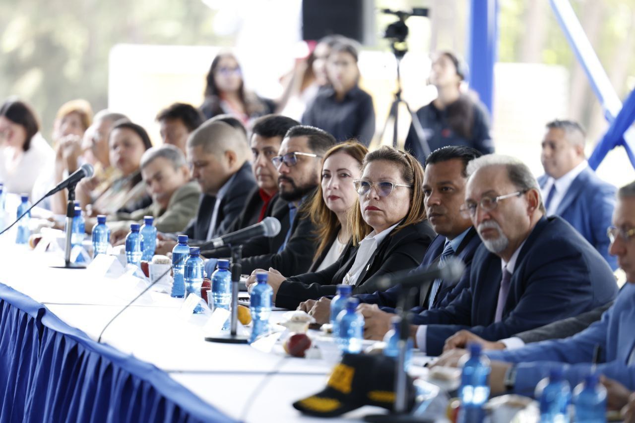 Presidente Maduro exhorta a llevar sistema universitario venezolano a los más altos niveles de calidad.