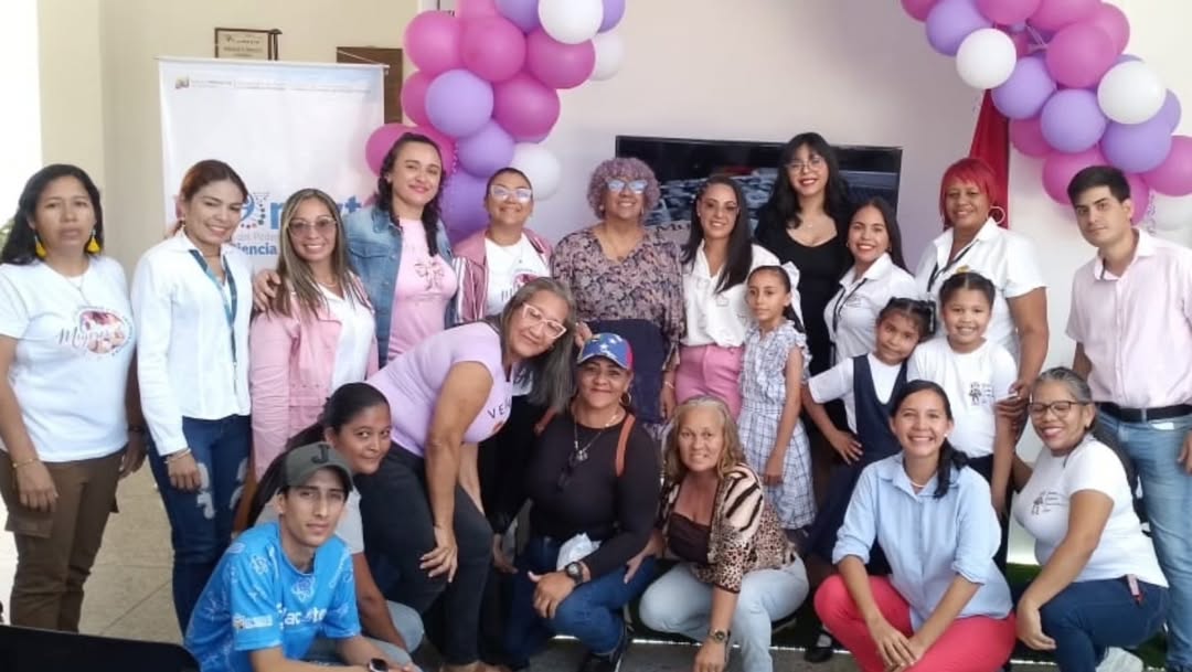 Investigadoras participan del foro "Ciencias con ellas"