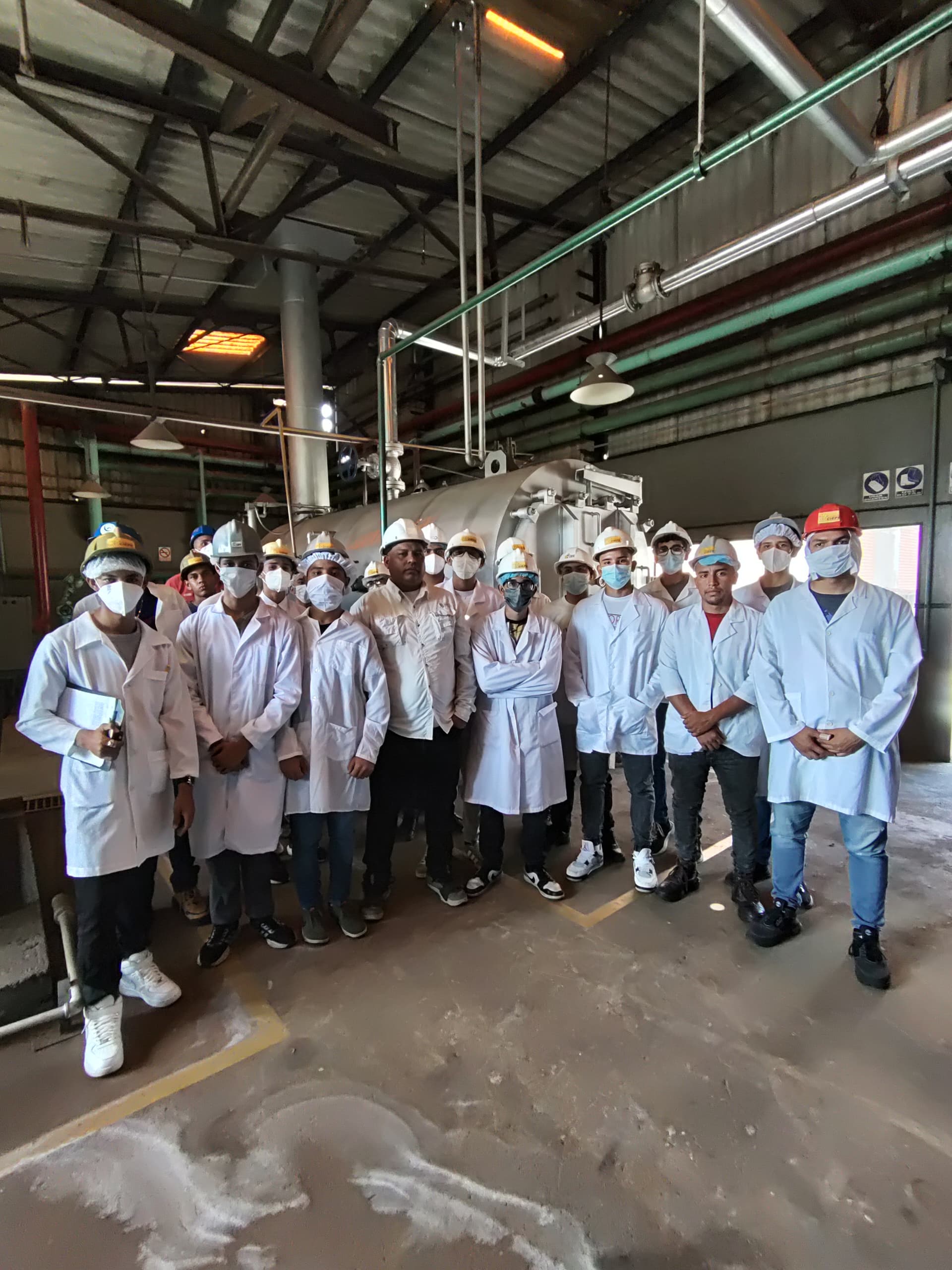La Fundación CIEPE recibe a estudiantes de la UNEY en Instrumentación y Control en visita guiada