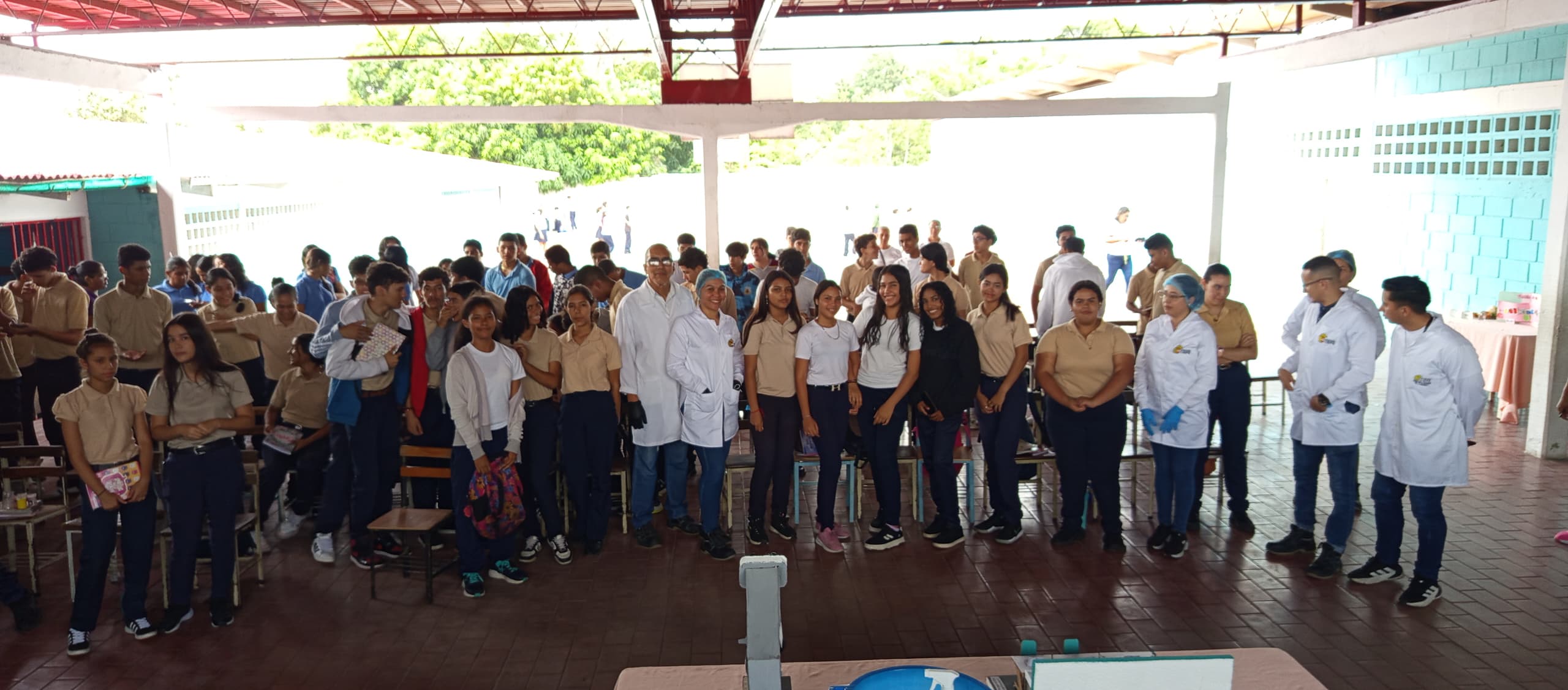 Fundación CIEPE visita la Unidad Educativa María Eva de Liscano con feria científica para estudiantes de bachillerato
