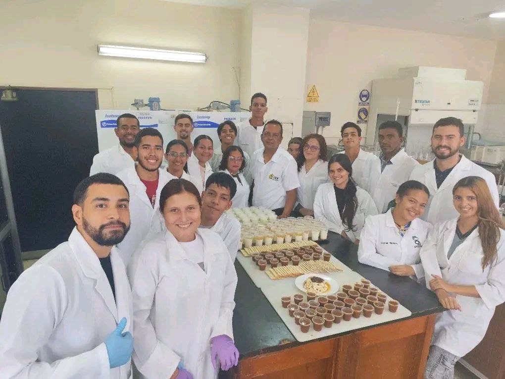 Estudiantes de la UNEFM participan en formación sobre elaboración de productos en el área láctea.