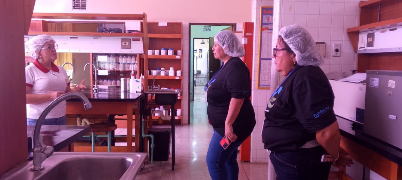 Investigadoras de la ACAV comparten experiencias durante visita a la Fundación CIEPE