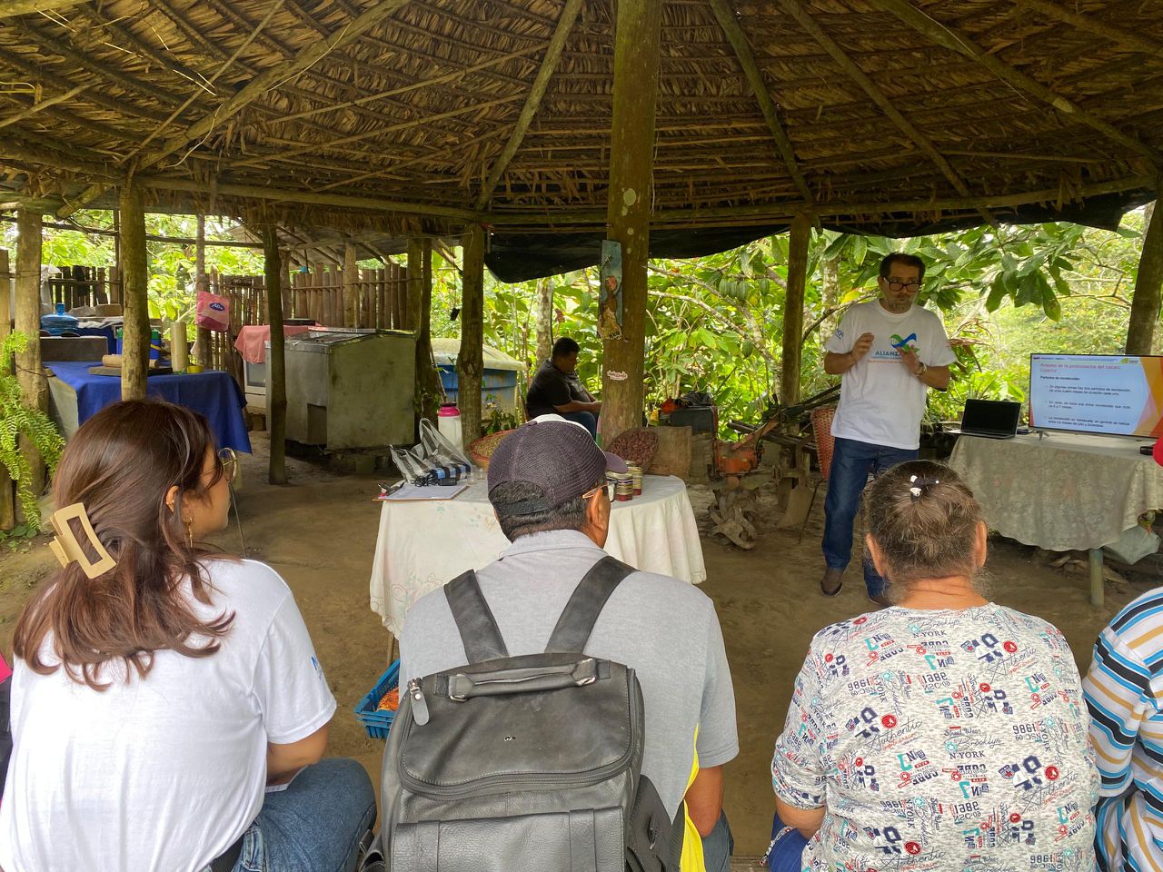 Productores de cacao en el municipio Trinidad fortalecen la calidad de su cosecha mediante formación técnica especializada